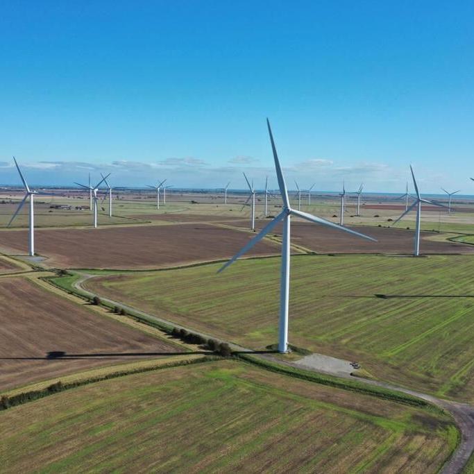 UK government lifts de facto ban on onshore wind farms